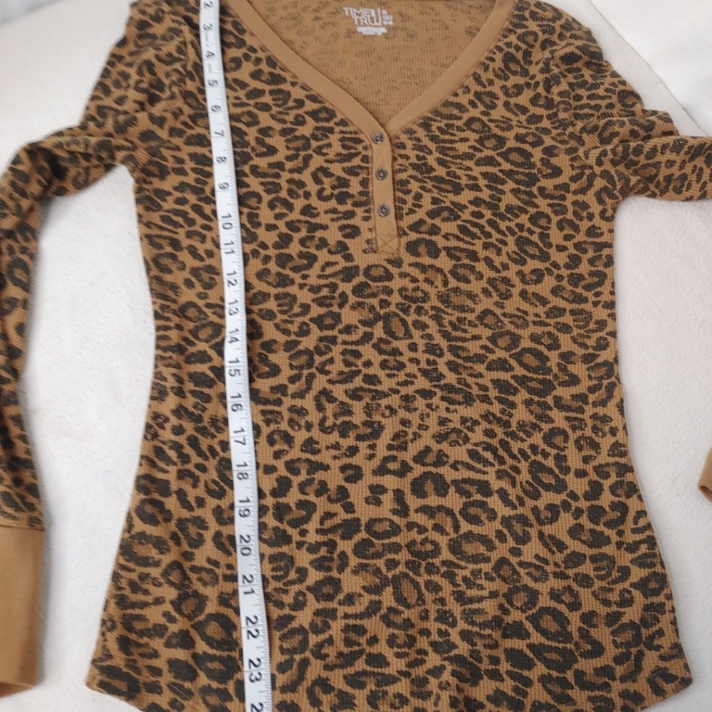 Time & Tru Women's Girls Leopard Animal print long Sleeve Top Small Waffle Knit‎ - Picture 8 of 8